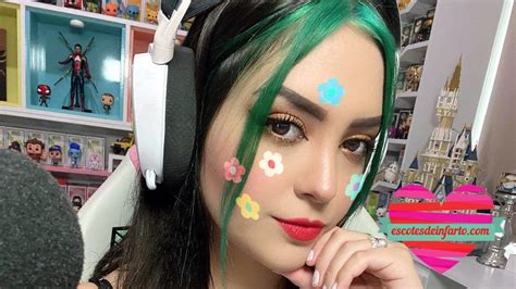 ari gameplays en bikini|AriGameplays: 10 atrevidas fotos de la gamer más。